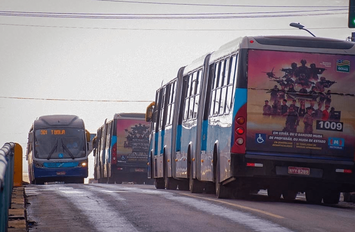 fotografia de ônibus do eixo Anhaguera