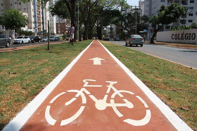 fotografia de pista de ciclovia