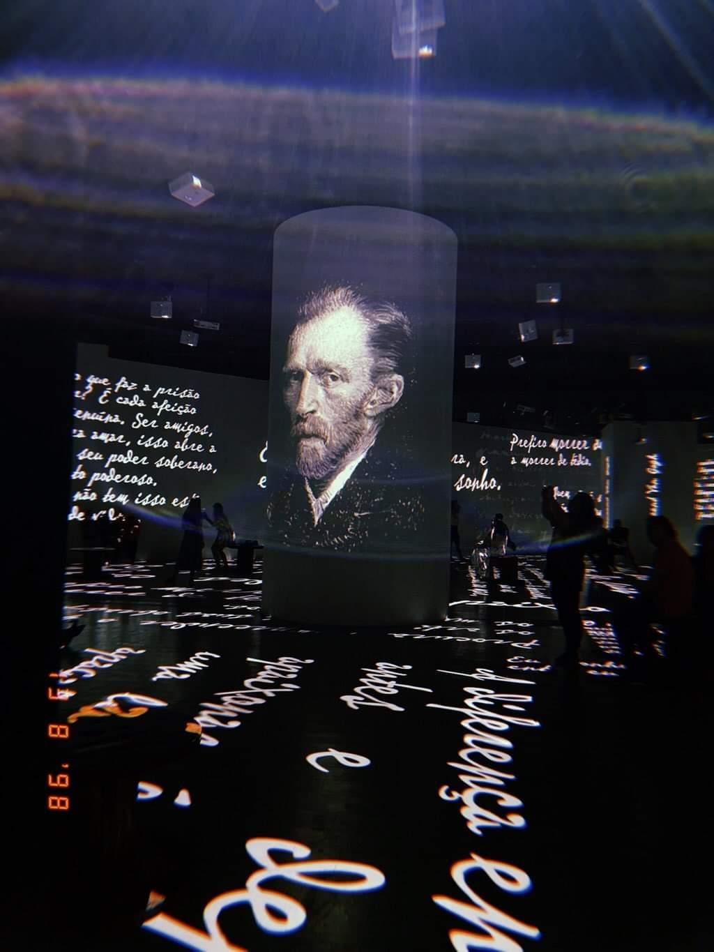 fotografia de exposição do Van Gogh em Goiânia