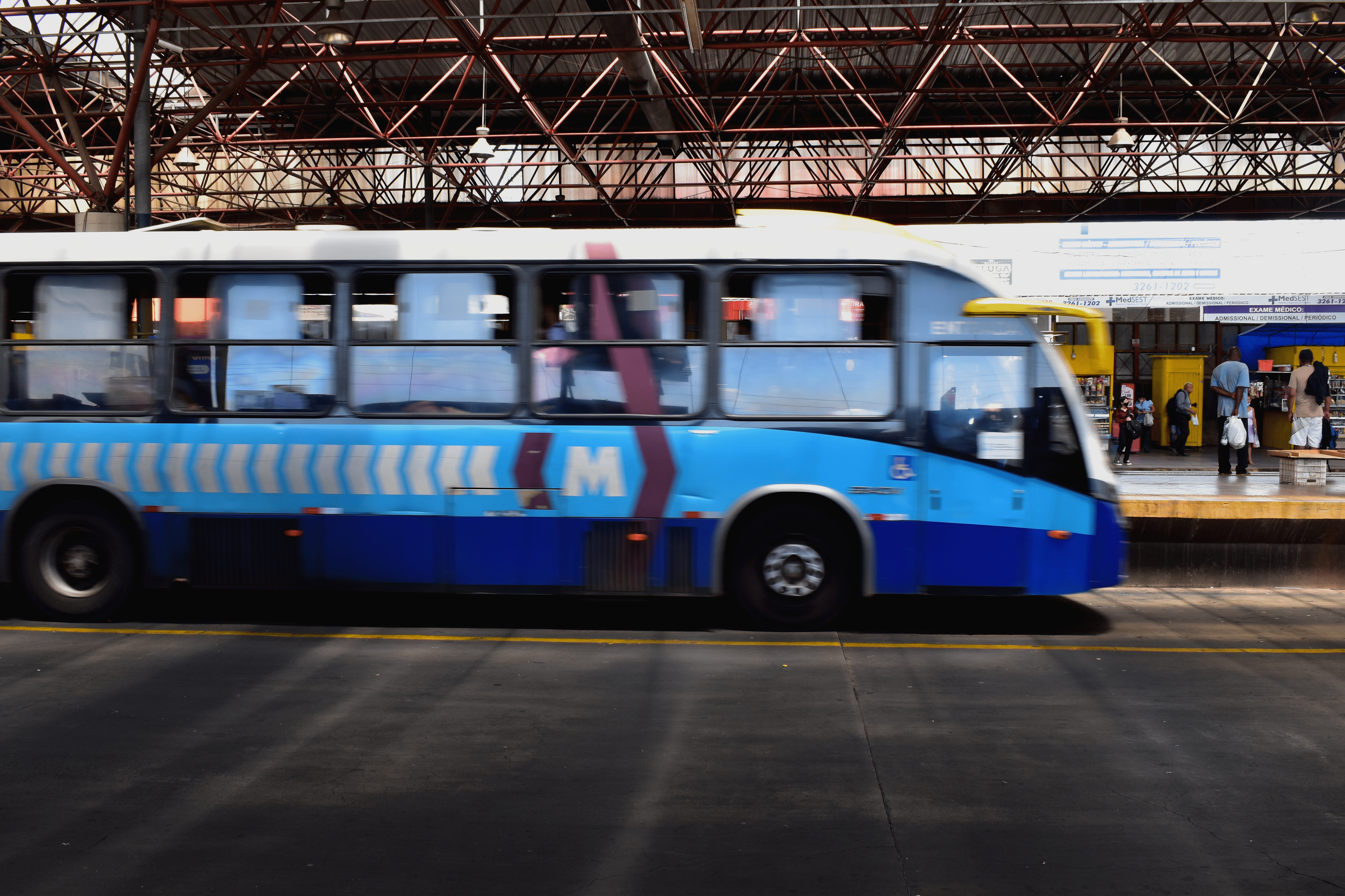 Na foto, eixo anhanguera passa pelo Terminal da Bíblia, em Goiânia
