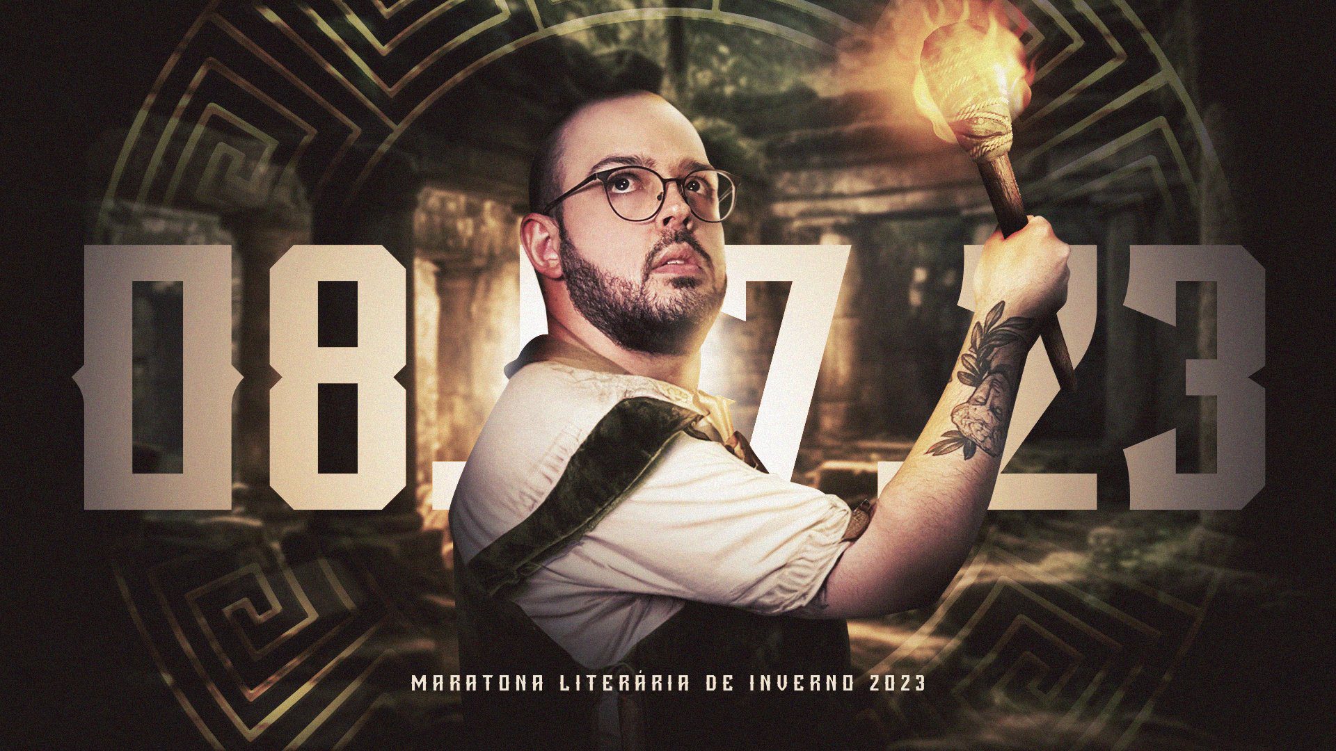 Homem branco olhando para o horizonte segurando uma tocha de fogo em uma das mãos. Ao fundo, a data 08 de julho de 2023 está destacada em meio a um templo destruído. Abaixo está escrito "Maratona Literária de Inverno 2023".