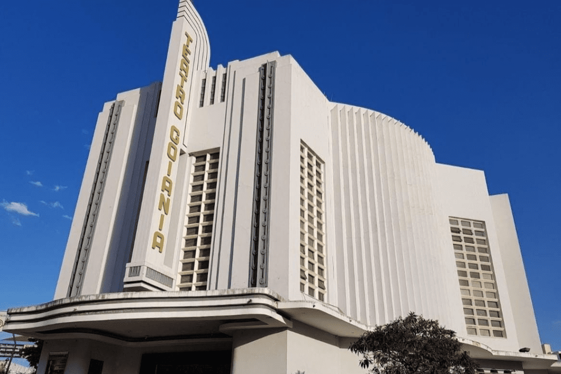 Frente do Teatro Goiânia