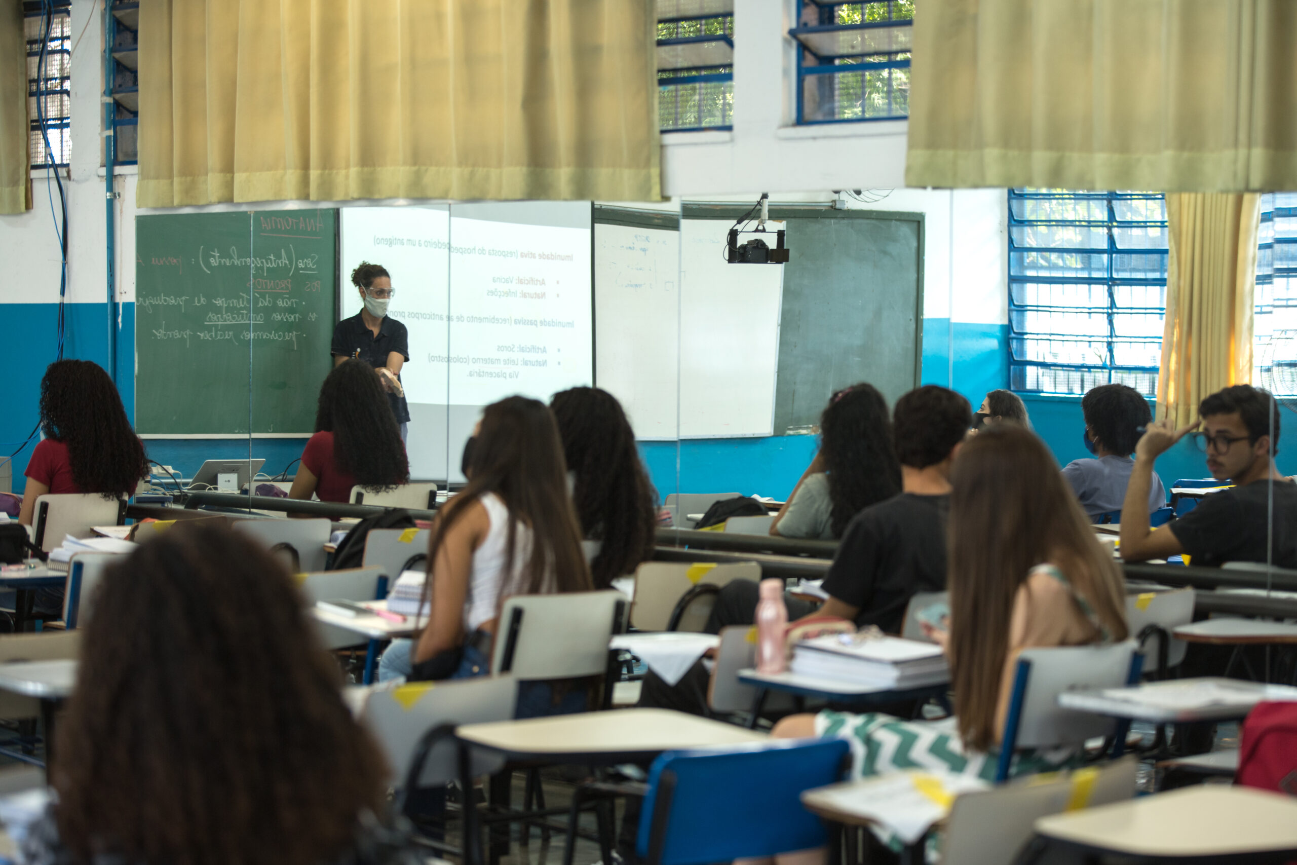 Alunos fazendo a prova do ENEM. (Foto: Felipe Barros/ExLibris/PMI)