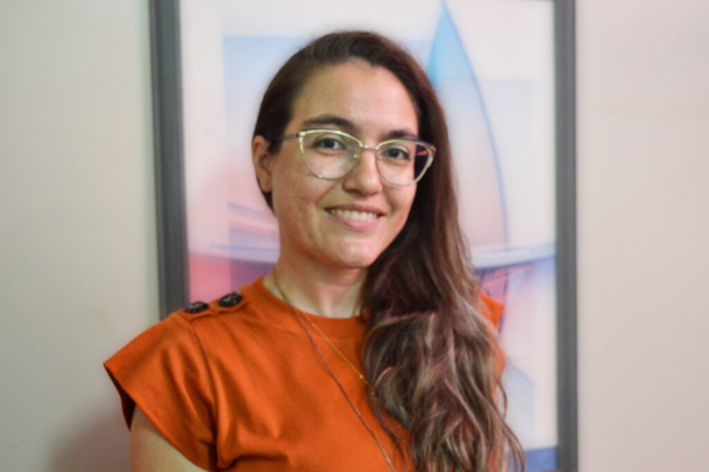 Polyana Braga atua nas área de saúde coletiva, imunização e vigilância epidemiológica (Foto: Letícia Lourencetti/LabNotícias)