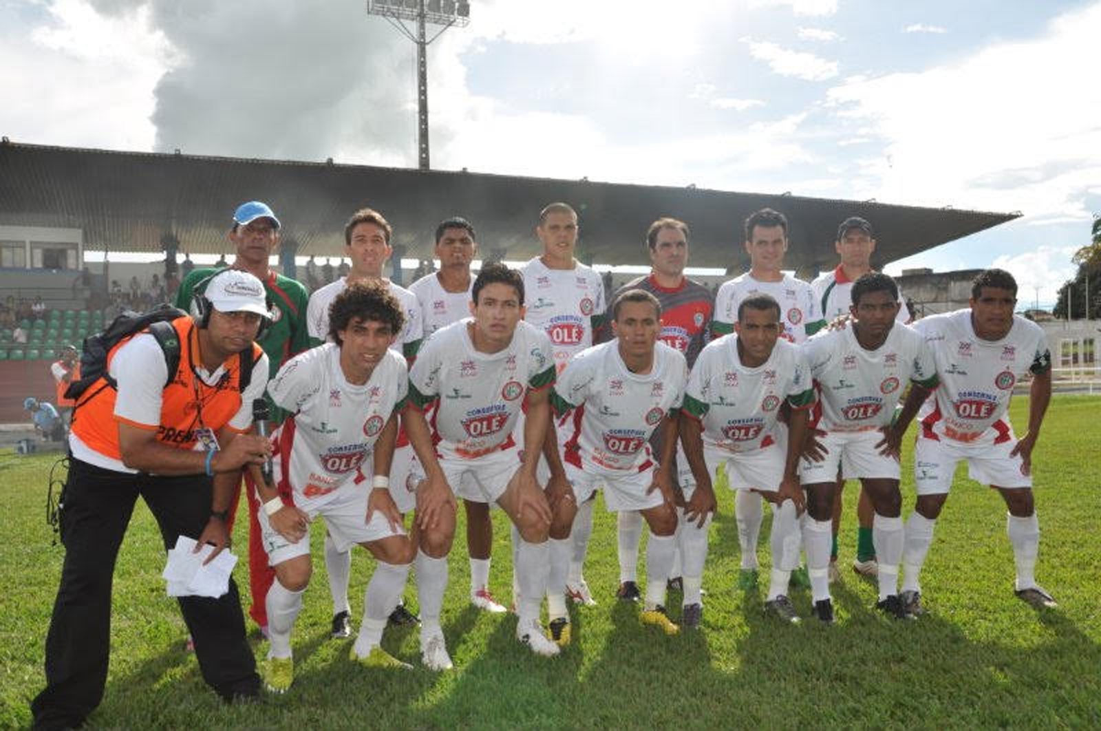 Time do Morrinhos, Sidney está abaixado e é o terceiro da direita para a esquerda (Foto: arquivo pessoal)