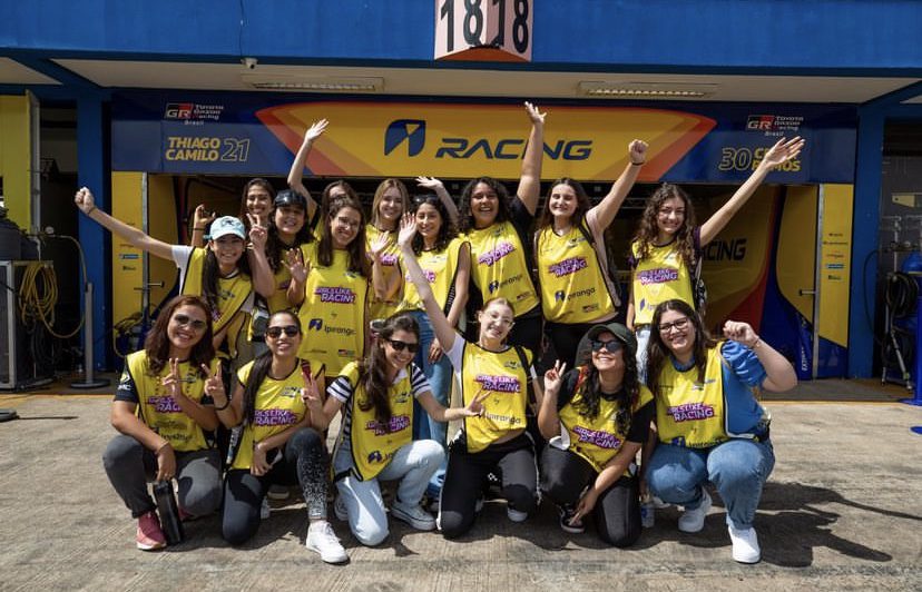Mulheres no Autódromo Internacional Ayrton Senna, em Goiânia, através do projeto Girls Like Racing.