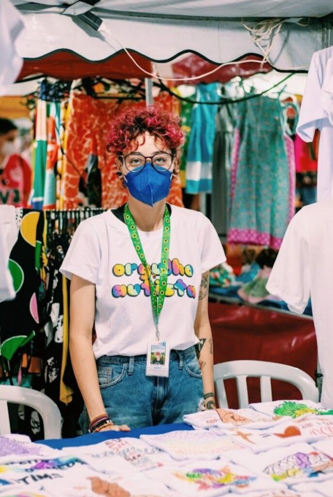 Andy na “Feira das Minas”, com sua loj