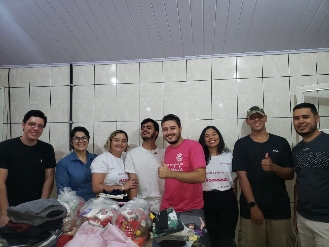 Foto dos participantes do Rotaract Club Goiânia Anhanguera durante ação