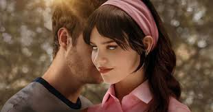 Poster do filme Acompanhante Perfeita mostra Iris com os olhos brancos sorrindo e Josh atrás dela.