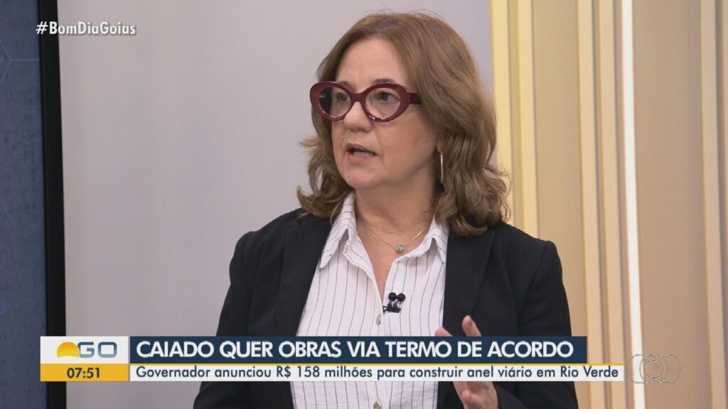 Cileide Alves como comentarista no Bom Dia Goiás.