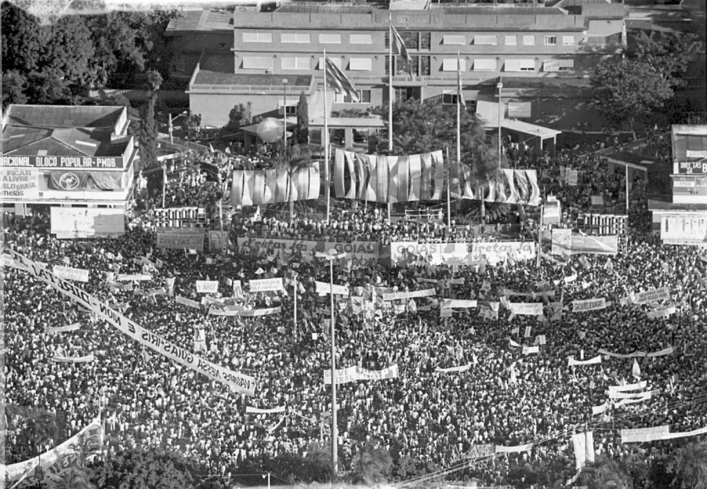 Comício pelas Diretas Já na Praça Cívica em Goiânia.