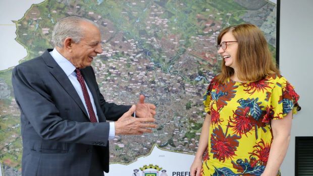 Iris Rezende à esquerda e Cileide Alves à direita.