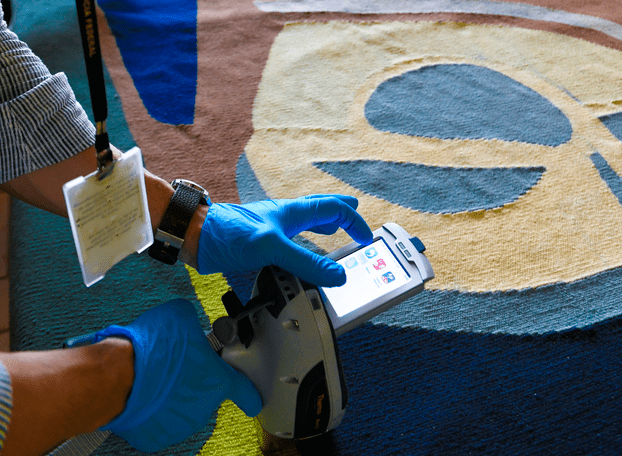 imagem mostra trabalho de perito criminal