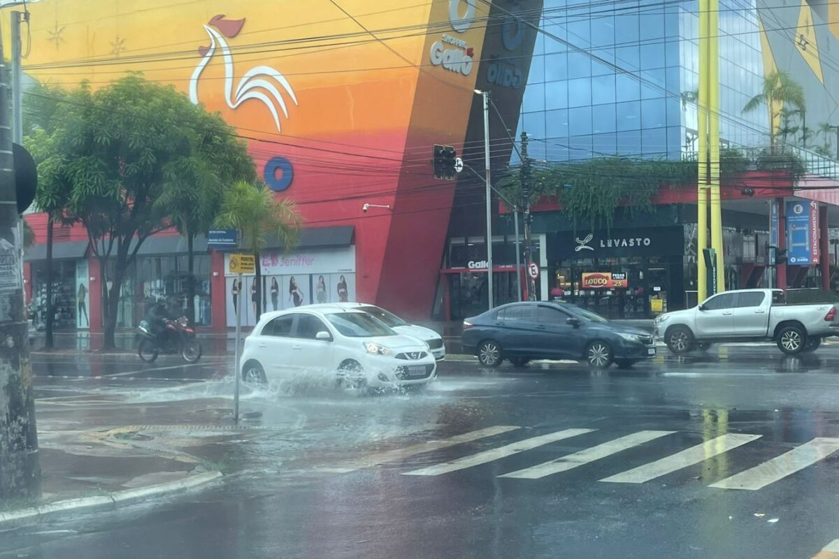 Chuvas fortes em Goiânia geram alagamentos e a Defesa Civil emite alerta 