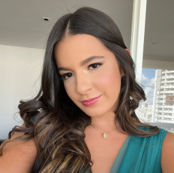 ANA JULIA CAIXETA AZEREDO COUTINHO